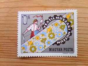 画像1: ハンガリー　　織物博物館開館切手　　　未使用　　　1972年