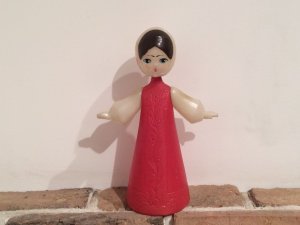 画像1: ロシア　　プラスチック人形　　　ほっかむりの女の子　　　レッド　　
