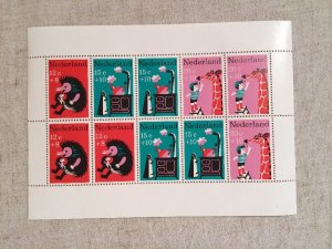 画像1: オランダ　　切手　　児童福祉　　10枚1シート　　未使用　　　1967年