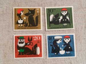 画像1: ドイツ　　切手（未使用）　　赤ずきんちゃん　　4枚セット　1960年