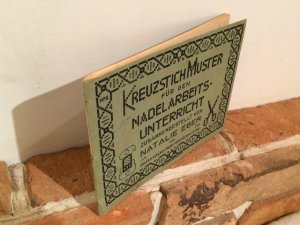 画像1: 【再入荷】ドイツ　ヴィンテージクロスステッチパターン集 　KreuzstichMuster für den NADELARBEITS-UNTERRICHT