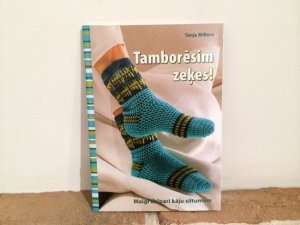 画像1: ラトヴィア　　靴下の本　　Tamboresim zekes！   　2010年　　新品
