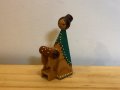 ドイツ　　木の人形　　織物をしている女性　グリーン