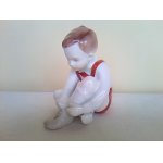 画像: ハンガリー　　AQUINCUM  陶器の人形　　靴ひもを結ぶ男の子