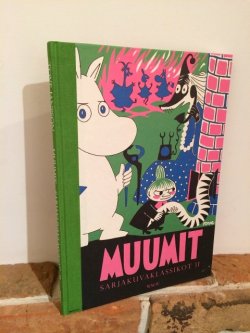 画像1: フィンランド　　布張り装丁　 ムーミン　コミック本　　MUUMIT SARJAKUVAKLASSIKOT II　2009年   新品