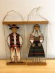 画像: チェコ　ガラスの壁掛け　民族衣装　男性と女性　２枚セット