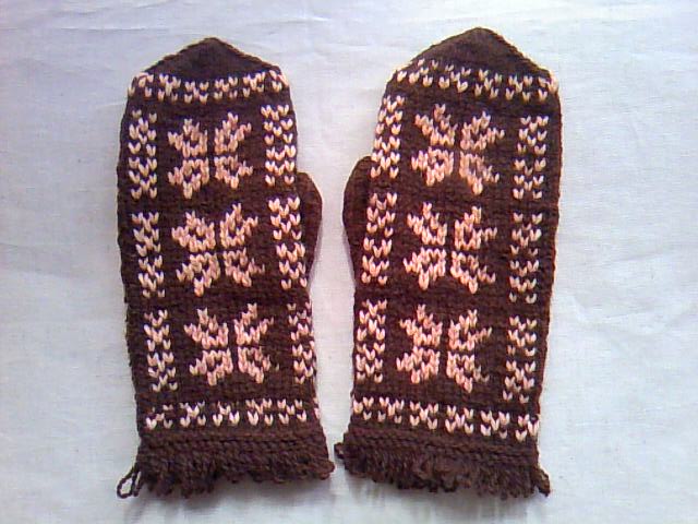 リトアニア おばあちゃんの編んだ手袋 ミトン ブラウン×ピンク 東欧雑貨店 obchod オプホット