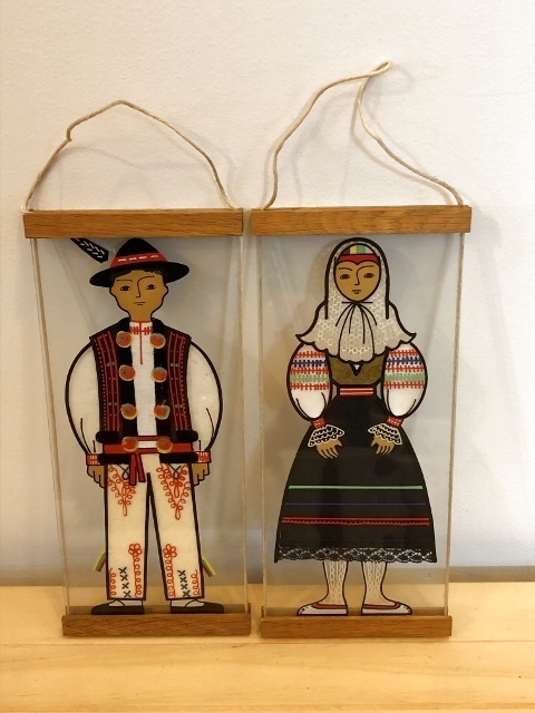 チェコ ガラスの壁掛け 民族衣装 男性と女性 ２枚セット 東欧雑貨店 Obchod オプホット
